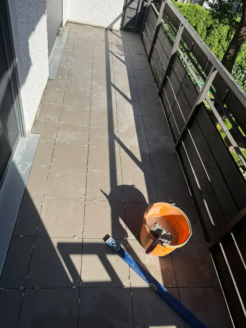 Neu aufgebauter Untergrund mit Gefälle auf dem Balkon