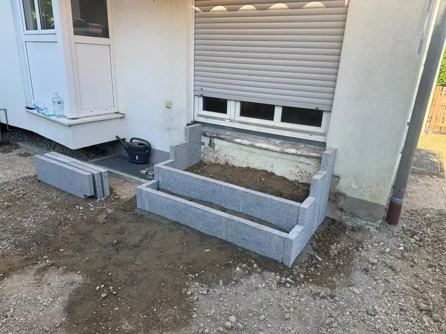 Gesetzte Fundamentwangen vor dem Einbau der Stufen